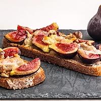 recette Tartine aux figues, noix et pecorino