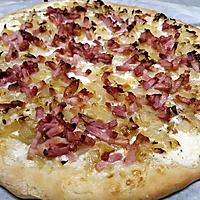 recette Pizza aux oignons et lardons (façon flammenkueche)