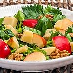 recette Salade de céleri aux pommes, noix et cantal