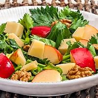 recette Salade de céleri aux pommes, noix et cantal