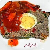 recette Pain de viande aux poivrons-oeufs durs accompagné d'une sauce au poivrons-tomates