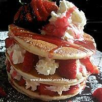 recette pancake au lait de coco fraises et la creme chantilly