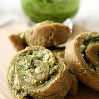 recette Mini-roulés au pesto d'ail des ours { sans gluten, sans oeufs option sans lait}