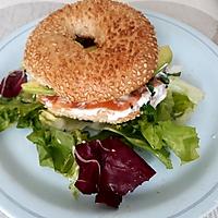 recette BAGELS SAUMON ET AVOCAT SAUCE ANETH