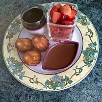 recette Dessert gourmand ( panna cotta, crème chocolat,  cannelés, salade de fraises )