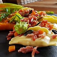 recette Ravioles aux bolets, pancetta, crème de courge et fleurs de courgettes