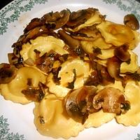 recette POELEE DE CHAMPIGNONS AUX RAVIOLI CHEVRE ET FINES HERBES