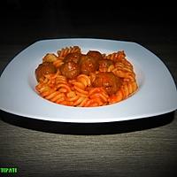 recette Pâtes aux minis boulettes farcies à la mozzarella sauce tomate