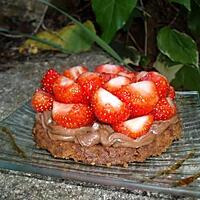 recette Tartelettes aux fraises, spéculoos et crème patissière au chocolat au lait