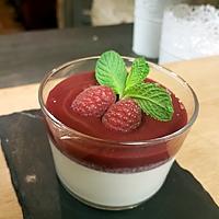 recette panacotta thé matcha et coulis de fruits rouge