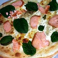 recette PIZZA AU SAUMON ET EPINARDS