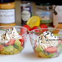 recette Verrine fraîcheur printanière: avocat , tomate et fraise, végétarien