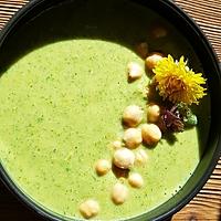 recette Velouté d'orties,pissenlits,persil, sauge, ail thym et pois chiches! Un concentré de bienfaits!!!