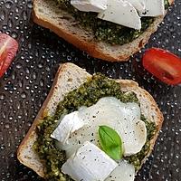 recette Tartine toastée au pesto d'orties, pissenlits et chèvre