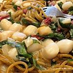 recette Spaghettis aux pétoncles de baie, sauce crémeuse au cari doux +
