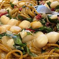 recette Spaghettis aux pétoncles de baie, sauce crémeuse au cari doux +