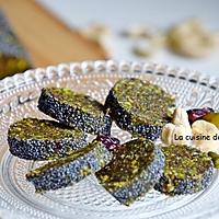 recette Barre énergétique aux dattes, pistaches, noix de cajou, cranberries, spiruline et acérola en poudre, vegan