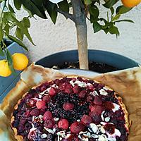 recette Tarte aux framboises  fraises myrtilles surgelés  ...sur fond de  moelleuses madeleines saveur citron