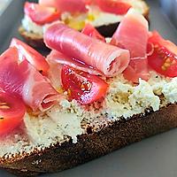 recette Tartine de Boursin serrano et tomates cerise