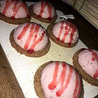 recette Dôme de panna cotta a la fraise sur biscuit