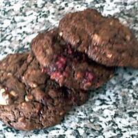 recette COOKIES MOELLEUX AUX TROIS CHOCOLATS ET AUX FRAMBOISES