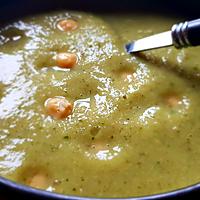 recette Soupe courgette champignons orties pois chiches ( adorée par mon fils de 4ans!.  )