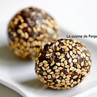 recette Boules d'énergie aux amandes, cajou, dattes, pruneaux et spiruline, vegan