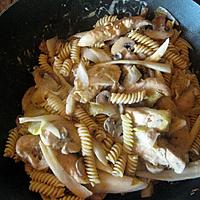 recette Spirellis à l'endive, aux champignons et aiguillettes de poulet