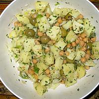 recette Salade de pommes de terre, pois chiches, oignon, olives et ciboulette