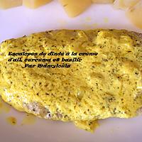 recette Escalopes de dinde à la crème d'ail, curcuma et basilic.