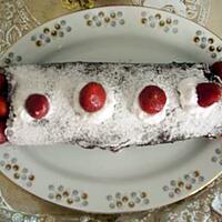 recette biscuit roulé au chocolat , à la crème chantilly et aux fraises