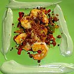 recette GAMBAS CRUMBLE DE CHORIZO SPECULOOS SUR UN LIT DE POIVRONS MOUSSE D'AVOCAT