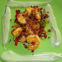 recette GAMBAS CRUMBLE DE CHORIZO SPECULOOS SUR UN LIT DE POIVRONS MOUSSE D'AVOCAT