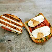 recette Toast au pesto, tomate et mozzarella