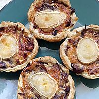 recette petites quiches oignons rouge poitrine fumé chevre