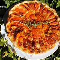 recette Tarte aux abricots , amandes et romarin .