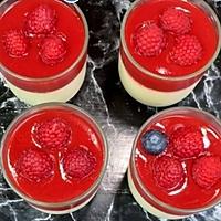 recette Panna cotta aux fraises et aux myrtilles.