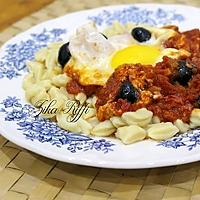 recette FARFELS- PÂTES FRAÎCHES MAISON- SAUCE TOMATE- OEUFS COULANTS ET OLIVES NOIRES
