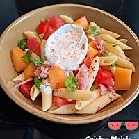 recette Salade rafraîchissante de pâtes, jambon séché, melon - pastèque & burrata