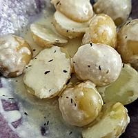 recette Pommes de terre nouvelle  à la sauce crémeuse à l'ail