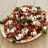 recette Salade fraîche tomates, pêches et burrata