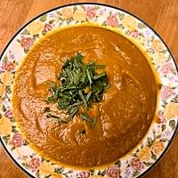 recette SOUPE AUX CAROTTES, CURRY, GINGEMBRE ET LAIT DE COCO À LA MIJOTEUSE