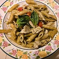 recette PÂTES AU JAMBON (OU AU POULET) AU PESTO ET AUX TOMATES CERISES