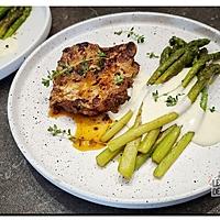 recette Cuisse de poulet marinée, asperges poêlées sauce au parmesan