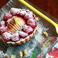 recette Tartelettes moelleuses pommes-framboises au lait concentré sucré, pistaches et spéculoos