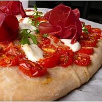 recette Pizza de tomates cerises, bressaola et mozzarella