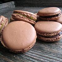 recette Trilogie de macarons au chocolat (gancahe pate de spéculoos, pate de pistache et ganache chocolat)