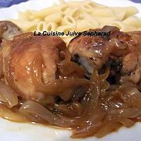 recette CUISSES DE POULET AUX OIGNONS