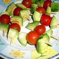 recette apéritif dinatoire brochettes avocat, tomate