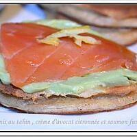 recette ** BLINIS au tahin ( pate de sésame) , Crème d'avocat citronnée Parfait avec du saumon fumé **